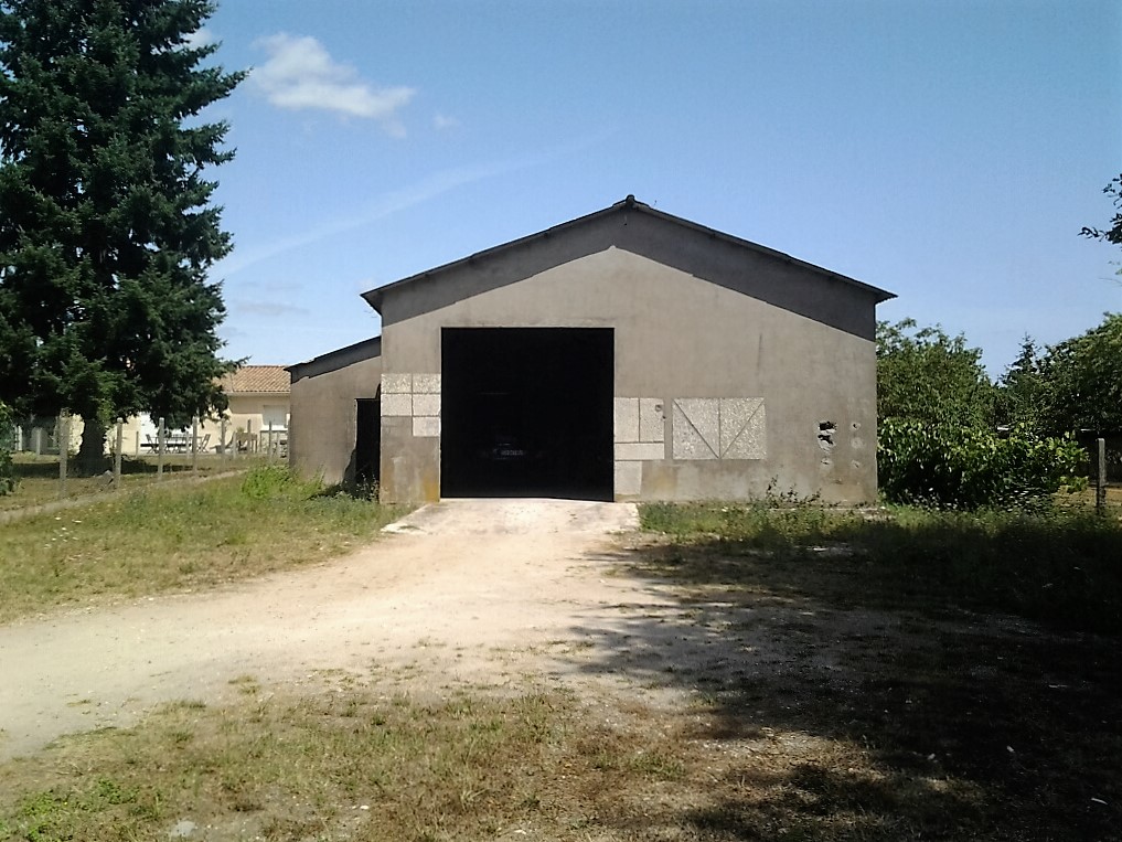 hangar-abzac